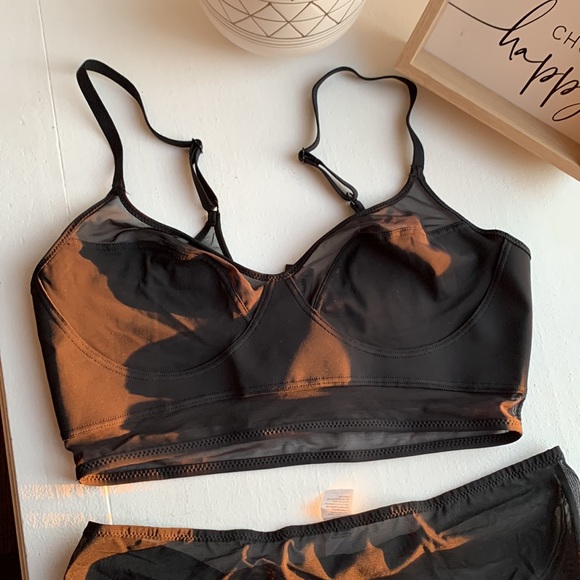 HEIST Bra & thong set - Picture 4 of 15